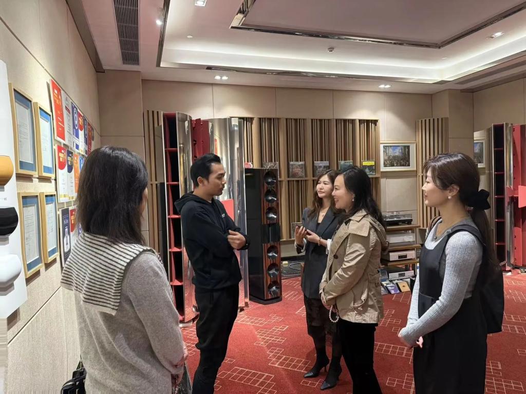 深化校企合作,共育藝管英才——藝術(shù)管理系教師赴銳豐文化傳播調(diào)研文化藝術(shù)交流活動策劃